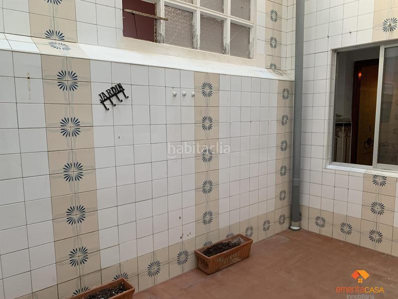 Foto 8fc1c304-1c0a-4597-8e47-e5b51fbe05f4. Edificio  en Almendralejo