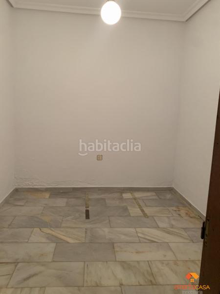 Foto a168af46-a2fe-4ce6-9452-2e6a5596d6db. Edificio  en Almendralejo