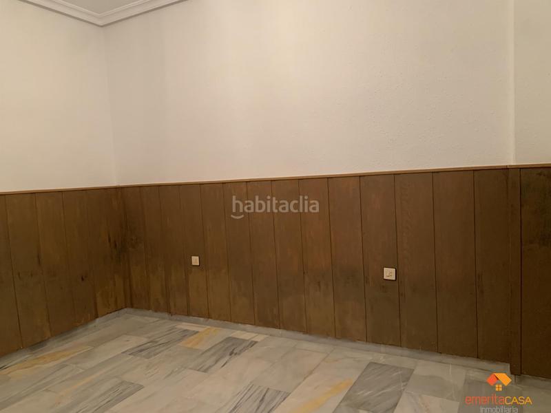 Foto ce1699c5-fd5e-4cc5-b828-78981e502b0f. Edificio  en Almendralejo