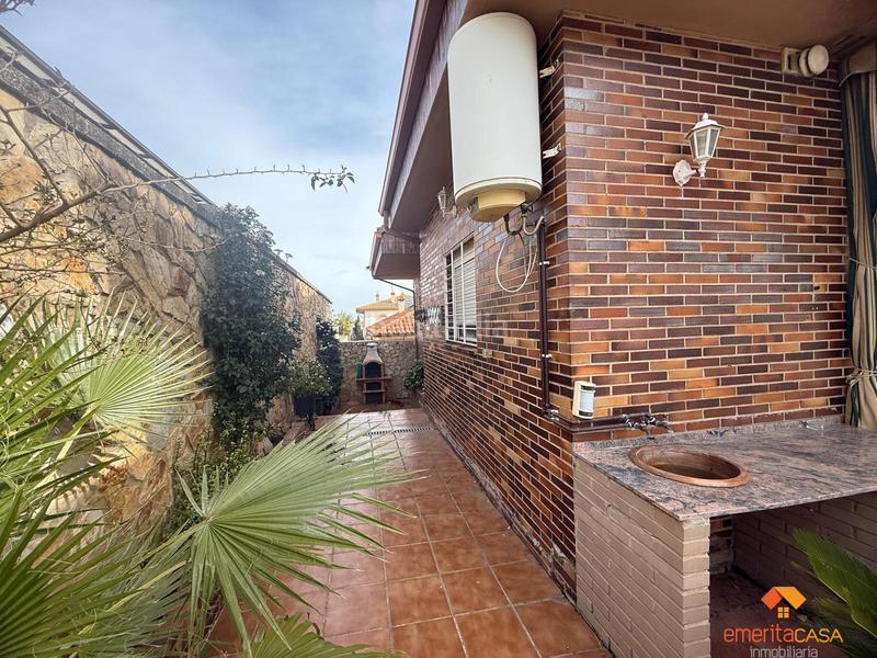 Foto 97c5ccf0-f949-4855-a15c-8bbbabf76748. Xalet amb aparcament piscina a Oeste Mérida