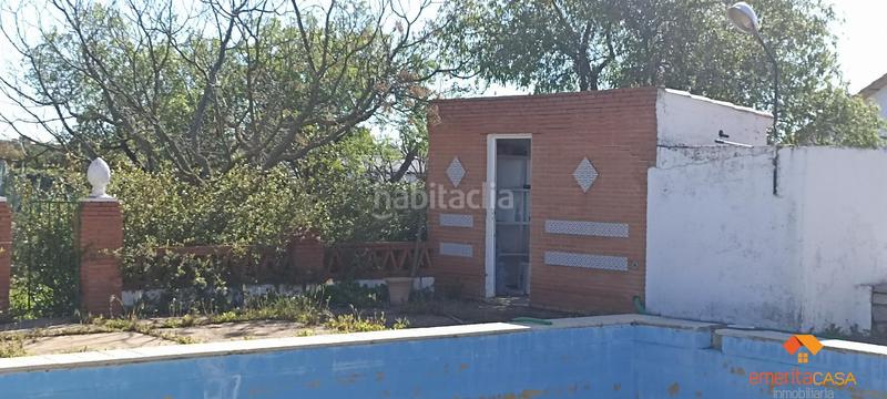 Foto a24f2cd2-4195-49e0-a20c-5b6341c65b23. Chalet  en Almendralejo