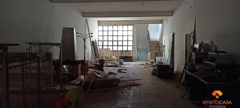 Foto 404ee8ac-5fcd-47d1-811f-32bc3a5b7529. Edificio  en Almendralejo