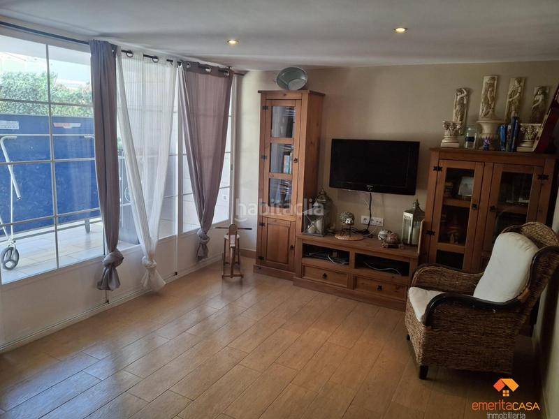 Foto 13656f4f-9402-4236-9c4d-88f063d3087d. Chalet mit parking in Oeste Mérida