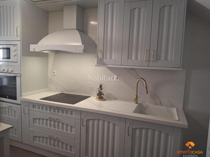 Foto b53c5da5-b50b-40dc-9d9f-a9a2944c2154. Chalet mit parking in Oeste Mérida