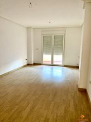 Miete Geschäftsraum in Almendralejo. Almendralejolocal