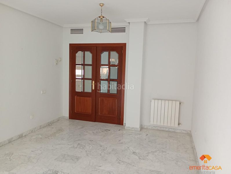 Foto 729bedf2-0548-4c1a-9ac0-4a0005c2c9f1. Apartament amb calefacció a Centro Cáceres