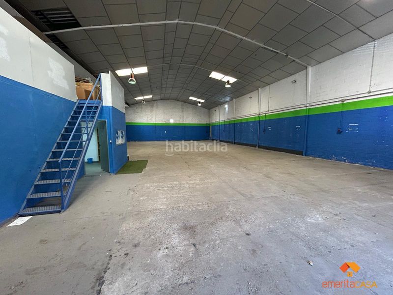 Foto eb178bf2-a7a3-46f8-8f99-878990831355. Lloguer nau industrial a Norte Mérida