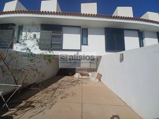 Casa adossada a Calle tajinaste 0. Adosado en venta de 3 habitaciones en amarilla golf