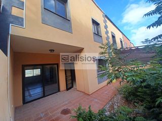 Casa adossada a Calle jarcias las 24. Vivienda adosada en el galeón  adeje