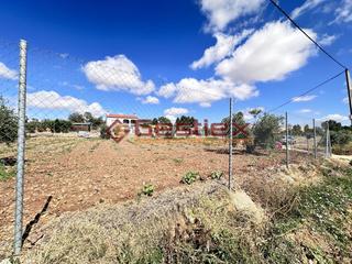 Terrain résidentiel à Almendralejo. En venta parcela rustica de esquina