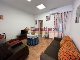Casa a Almendralejo. En venta casa en buen estado en zona del polideportivo