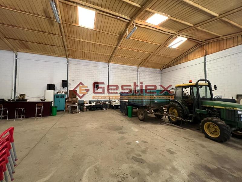 Foto 51bd34a7-fa4a-4f3b-b73e-2698bc7a7543. Bâtiment à usage industriel dans Almendralejo