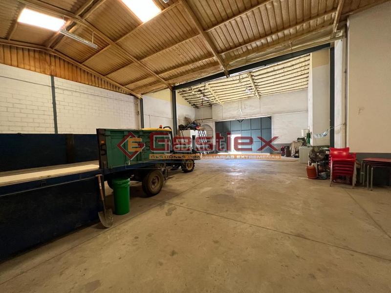 Foto dc1c0165-a56f-403e-8333-67c45ea67393. Bâtiment à usage industriel dans Almendralejo