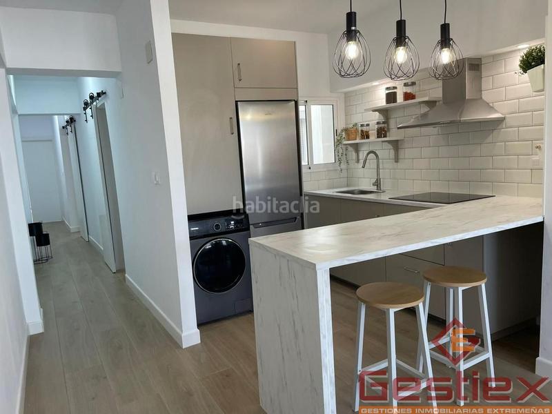 Foto ae7f9102-4aa7-4d63-87cc-666d2627666d. Piso en venta piso reformado en zona plaza santiago en Almendralejo