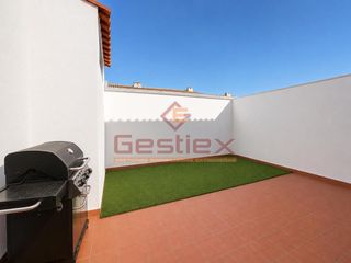 Maison à Almendralejo. Adosado en venta en almendralejo