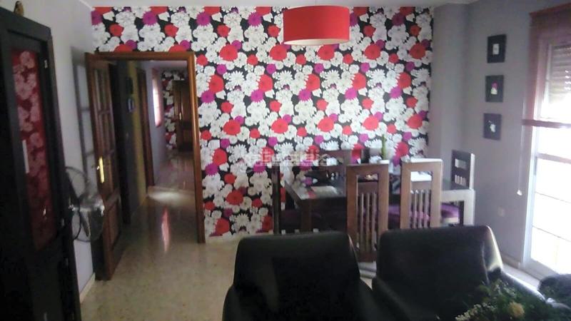 Foto 0d7fc6f7-ac03-40ed-95b6-32a6e2becf09. Piso en venta vivienda zona ctra santa marta en Almendralejo