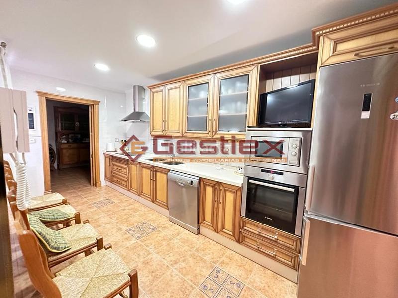 Foto 0612131d-7f6e-48e7-859b-76bb6933a128. Casa en venta casa grande por zona ciudad verde en Almendralejo