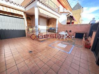 Casa a Almendralejo. En venta casa grande por zona ciudad verde