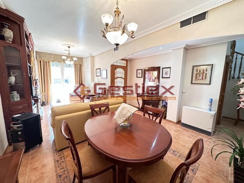 Foto fe5d42d6-dedb-4853-84b2-5d1a6dff69b1. Casa en venta casa grande por zona ciudad verde en Almendralejo