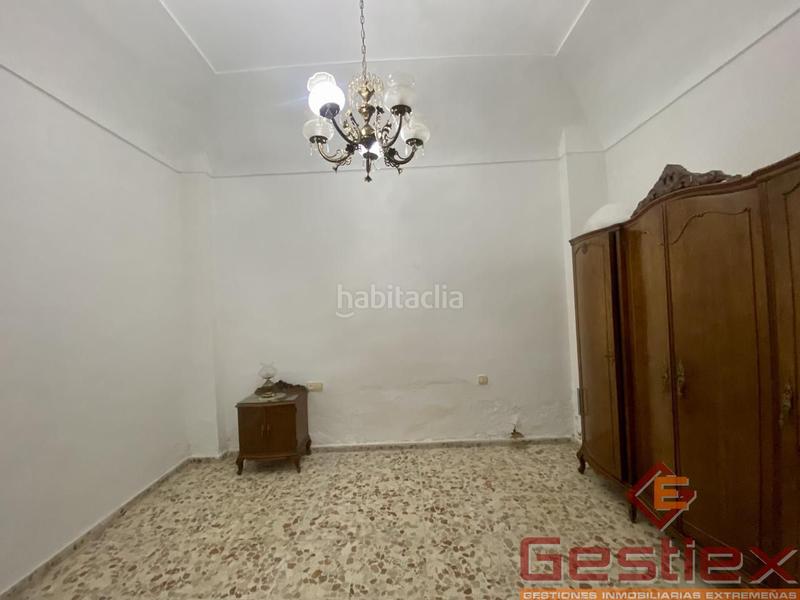 Foto b2de6efb-f770-44a7-883c-c9bc4d5924b9. Casa en venta casa en zona plaza del mercado en Almendralejo