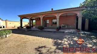 Casa a Almendralejo. Chalet en venta totalmente legalizado