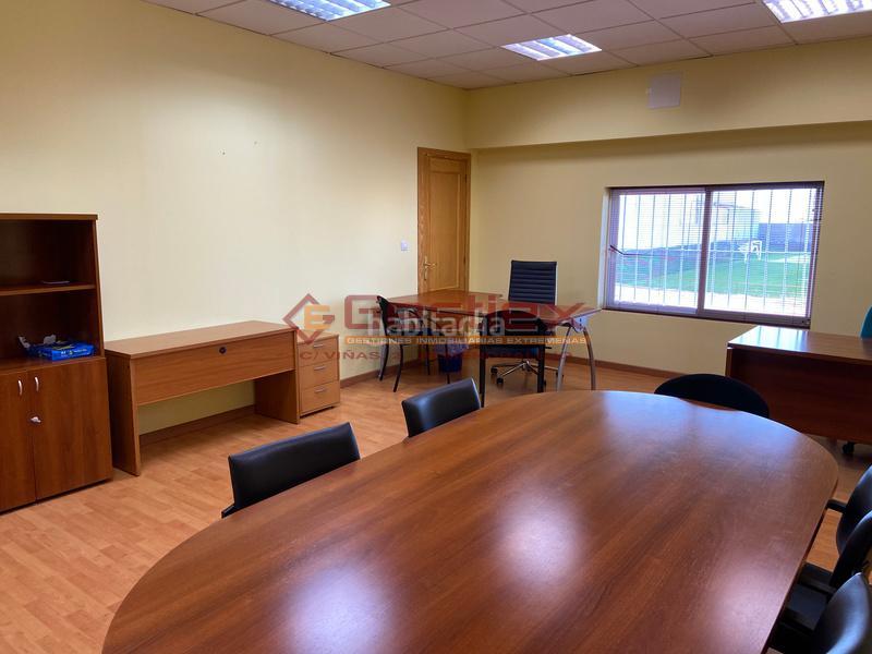 Foto d0fbb7a3-a423-442f-af4a-be8861e6bd3a. Location bureau avec chauffage dans Almendralejo