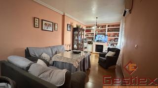 Casa a Almendralejo. Se vende adosado en zona miguel hernandez