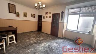 Casa  Bailén. En venta casa centrica con salida a dos calles y cochera