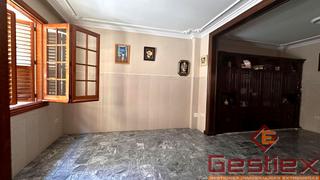 Casa  Bailén. En venta casa centrica con salida a dos calles y cochera