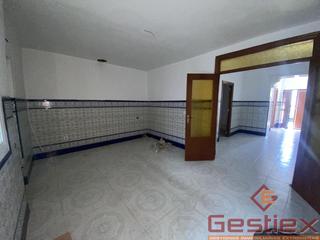 Casa a Almendralejo. En venta casa con cochera cercano al polideportivo