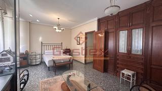 Casa a Almendralejo. Oportunidad amplia casa unifamiliar con garaje , patio  y terraz