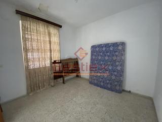 Casa a Almendralejo. En venta casa de esquina en zona  parque de la piedad