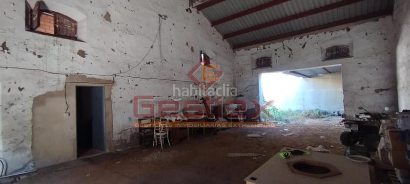 Foto f49b1a91-3166-42bc-abd5-0f2c31f8c952. Fabrikhalle in Almendralejo