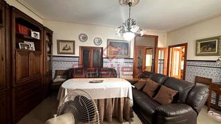 Casa a Almendralejo. En venta casa con cochera en zona san jose