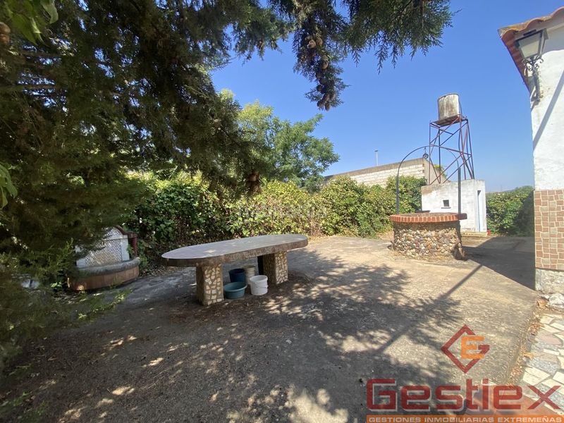 Foto b7adf63a-0992-4e66-9937-ea1eb5656bad. Casa a Almendralejo