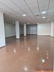 Lloguer Local Comercial a Almendralejo. En alquiler local en avda la paz