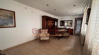 Casa a Almendralejo. En venta casa de esquina en pleno centro comercial