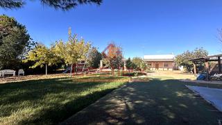 Casa a Almendralejo. En venta finca rustica con pequeña casita