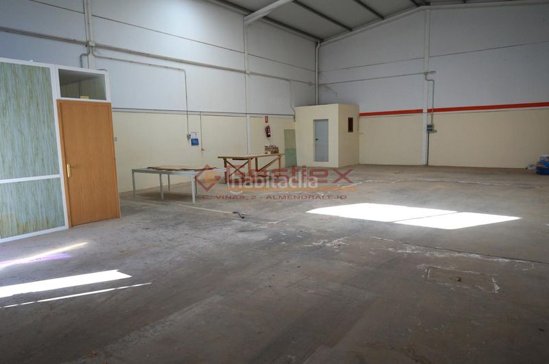 Foto 4cc93975-666d-4c37-ba6f-9f60334cafd0. Industrial building in Almendralejo