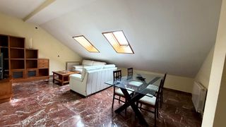 Location Appartement à Almendralejo. En alquiler piso ático en centro comercial