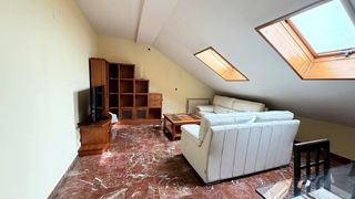 Location Appartement à Almendralejo. En alquiler piso ático en centro comercial