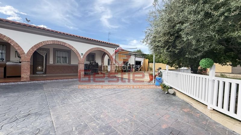 Foto 37d9eb54-5d6b-46ae-ab7f-34d6e64798f2. Casa a Almendralejo