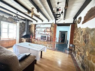 Casa a Almendralejo. En venta casa de esquina en zona las mercedes