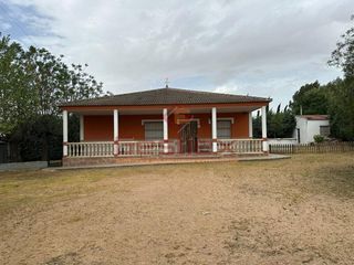 Casa in Almendralejo. En venta chalet rústico en tiza