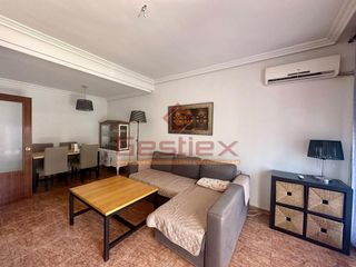 Casa in Almendralejo. Amplio adosado en venta en ctra la fuente