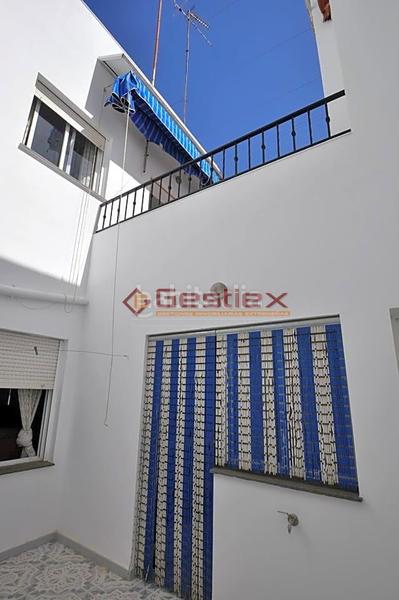 Foto 0ee15b49-824c-4bea-917b-d3dd27edbb30. Casa se vende vivienda acogedora en dos plantas en zona santiago en Almendralejo