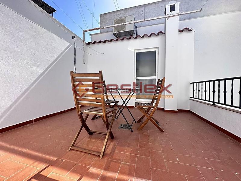 Foto 138c4b11-3883-4f74-b915-6a45b25cd784. Casa se vende vivienda acogedora en dos plantas en zona santiago en Almendralejo