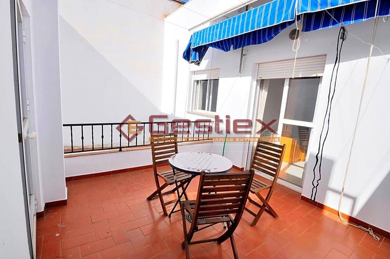 Foto 7e519b16-e462-4a64-89fd-e0d47913e600. Casa se vende vivienda acogedora en dos plantas en zona santiago en Almendralejo