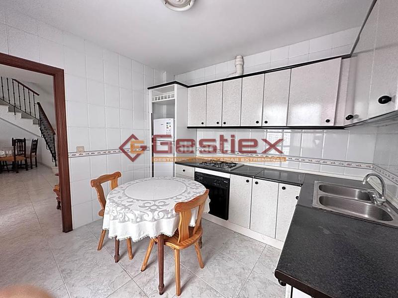 Foto 85f5a3ff-22c4-473f-ad41-fca754907ef8. Casa se vende vivienda acogedora en dos plantas en zona santiago en Almendralejo