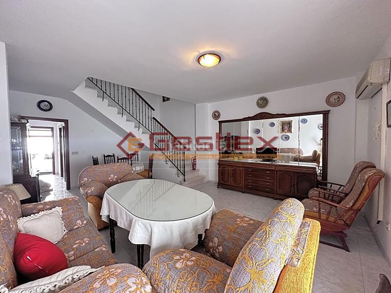 Foto b6d8211e-d598-441f-9fd6-1b581d8d2e2c. Casa se vende vivienda acogedora en dos plantas en zona santiago en Almendralejo